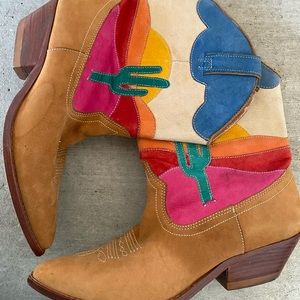 🌵 dessert themed circles cowgirl boots!